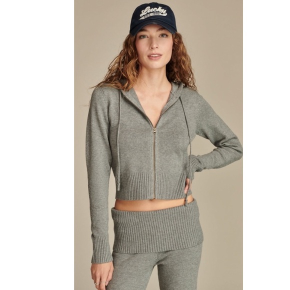 Lucky Brrand 2 Piece Lounge Set. - Picture 5 of 9